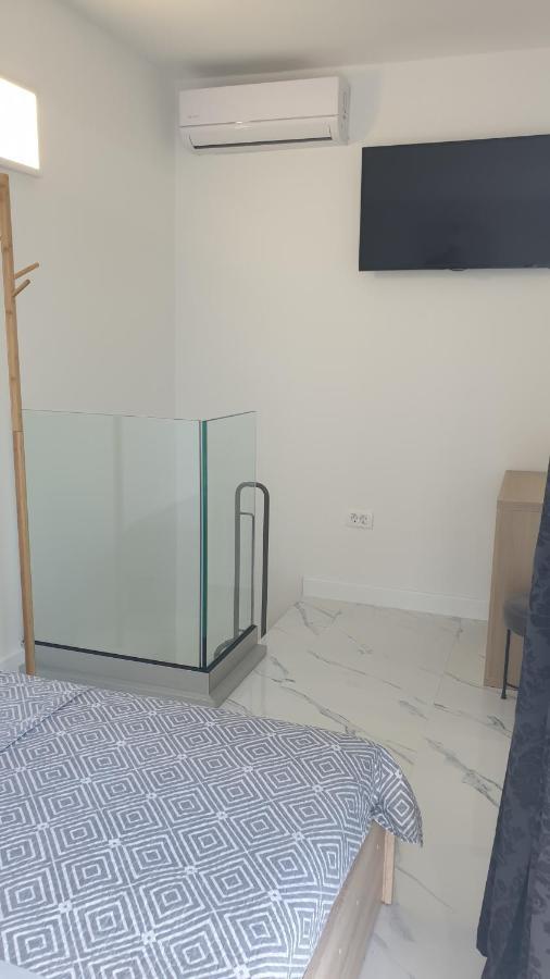 Izzy 2 Apartment